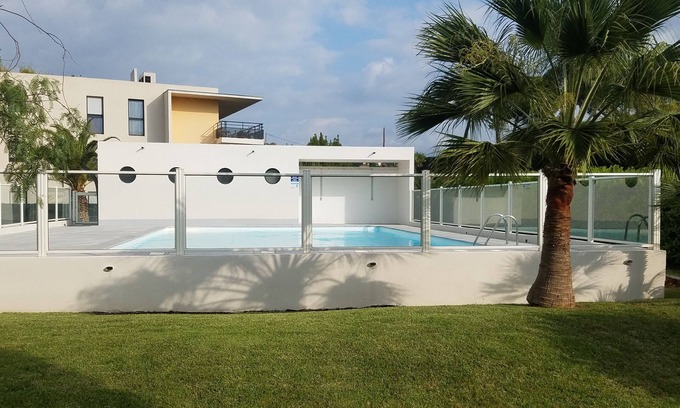 Saint-Jean Apartment | F1 36m2 with terrace and private parking.