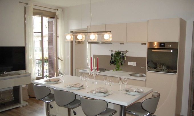 Aix-les-Bains Apartment | F1 of 42 m2 completely renovated in an old Palace for spa treatment or holidays