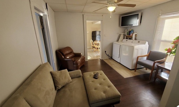 Downtown Syracuse House | (F2) 2bdrm Syracuse University living, near Destiny.