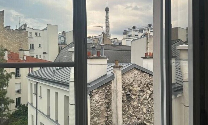 Passy Apartment | F2 views of the Efeil tower