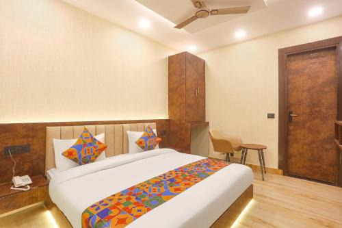 New Delhi Hotel | FabExpress Sugar Inn Near Rajouri Garden