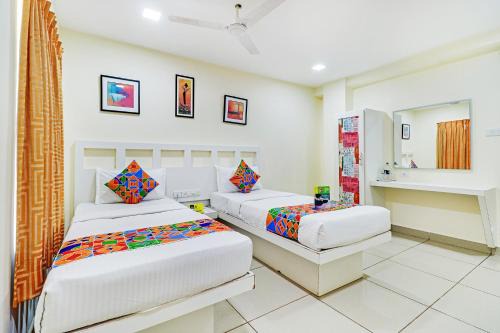 Raja Annamalai Puram Hotel | Fabhotel Colors Service Apartment - Nr MRC Nagar