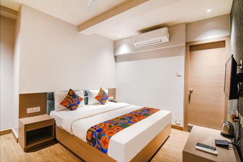 Kolkata Hotel | FabHotel Sivalika Inn - Howrah