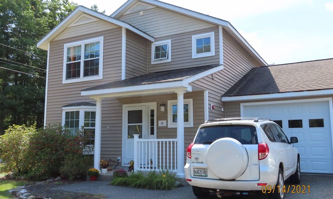 Brunswick House | Fabulous 3-bedroom townhome in wooded area and near many shops and services