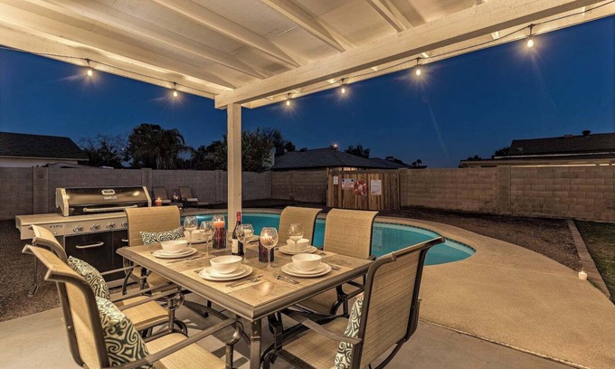 Glendale House | Fabulous 4 Bedroom Home + Free Private Heated POOL