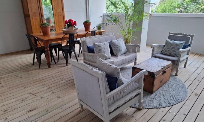Clovelly Apartment | Fabulous apartment next to beach and Kalkbay