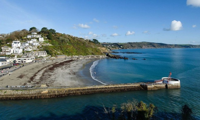 Looe House | Fabulous apartment on the edge of the harbour.