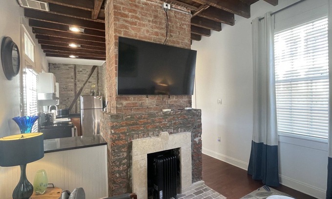 Lower Garden District Condo | Fabulous condo inside a historic home - Coliseum Park the Lower Garden District.