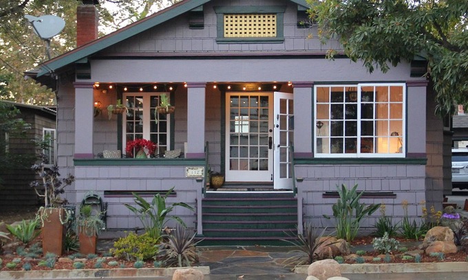 Oak Park House | Fabulous Downtown Living, 1 BR/1 BA