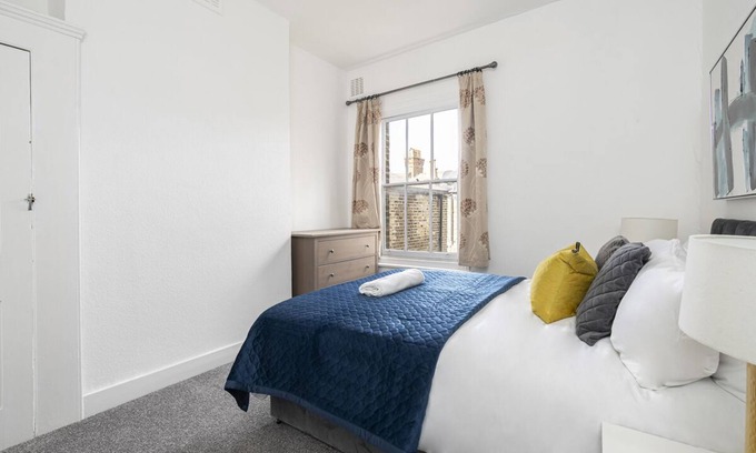Harrow Road Apartment | Fabulous New flat near Central