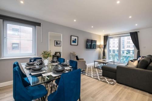 Vauxhall Apartment | Fabulous Quayside Apartment with Free Parking