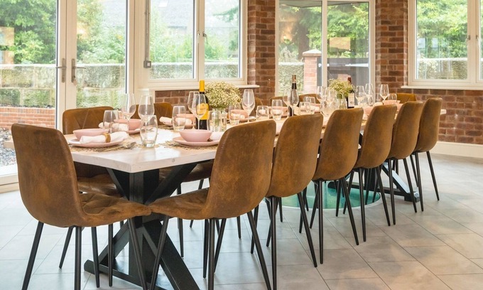 Hadnall House | Fabulous Retreat (sleeps 14) with Pool and Sauna| Pass the Keys