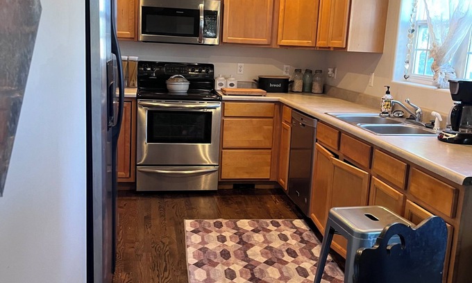 Cheyenne House | Fabulous townhome with AC in Cheyenne available, accepts pets.