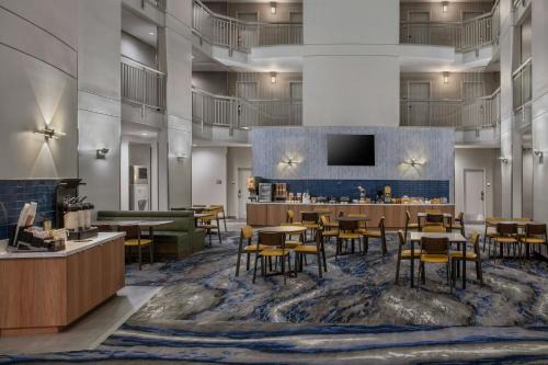 Hayward Hotel | Fairfield Inn & Suites Oakland Hayward