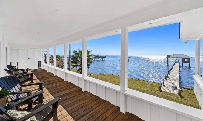 Alabama Gulf Coast Cottage | Fairhope Bay Cottage/Waterfront/Fishing pier/Glass sunroom with amazing sunset views