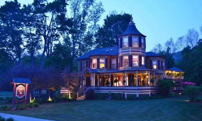 Hunter Bed & Breakfast | Fairlawn Inn