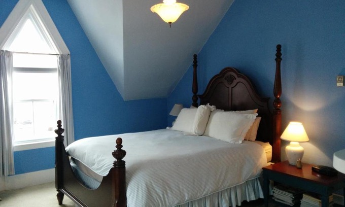 Mahone Bay Bed & Breakfast | Fairmont House Bed & Breakfast