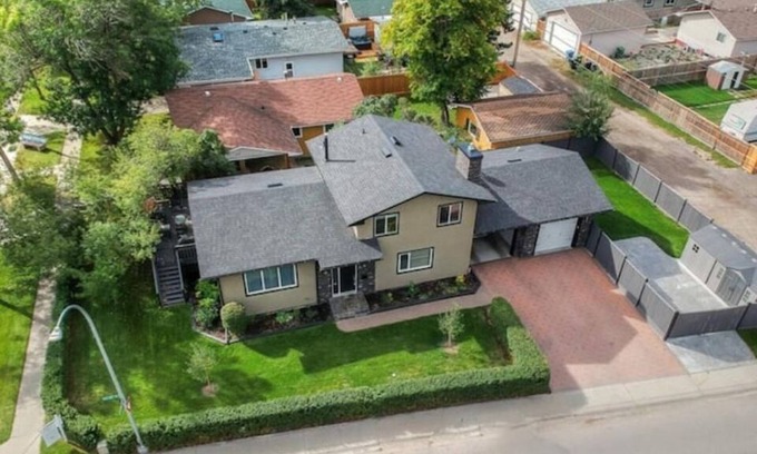 Southeast Calgary House | Fairmount @ Acadia, 2 person