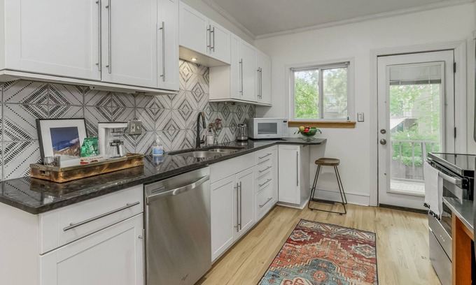 West Plaza House | Fairmount Walking distance to Country Club Plaza