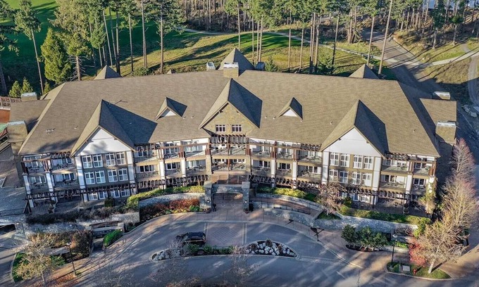 Bear Mountain Resort Hotel | Fairways Hotel on the Mountain