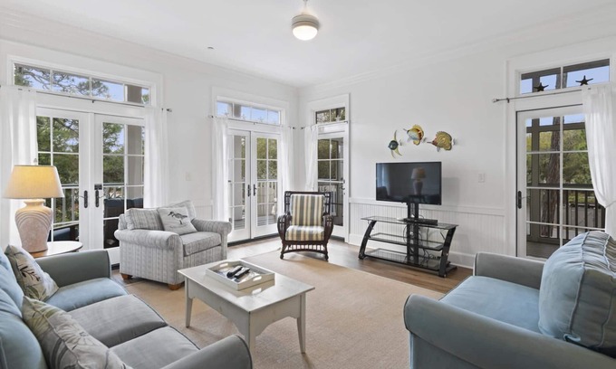 Watercolor Condo | Fall Availability! Park District - Furnished Balconies with Park Views! 2 Adult Bikes!