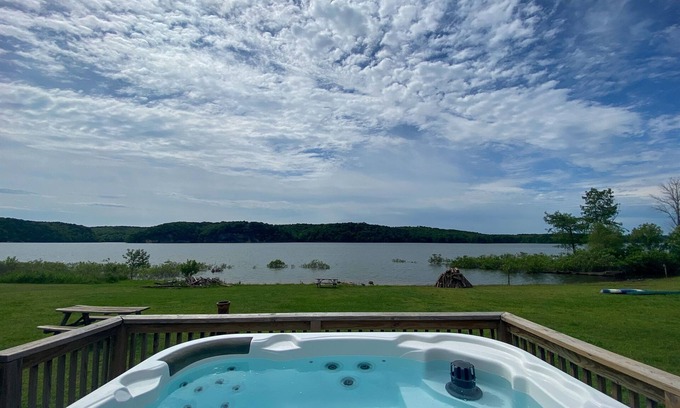 Beaver Shores House | Fall Calendar NOW Open Beaver Lake Waterfront