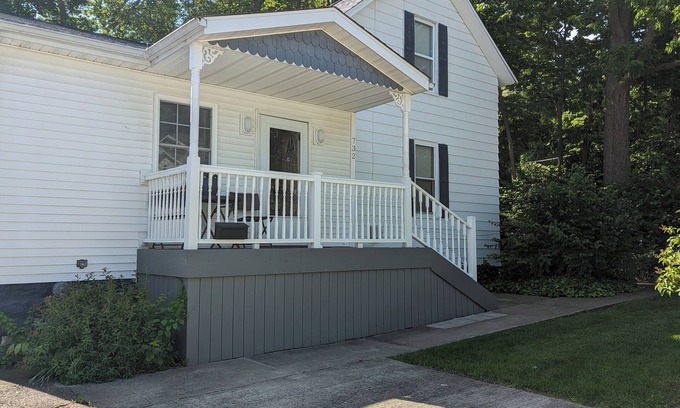 Saint Joseph House | Fall get-aways. Walk to beach. Walk to town. Wonderful time to visit SJ!nnnn