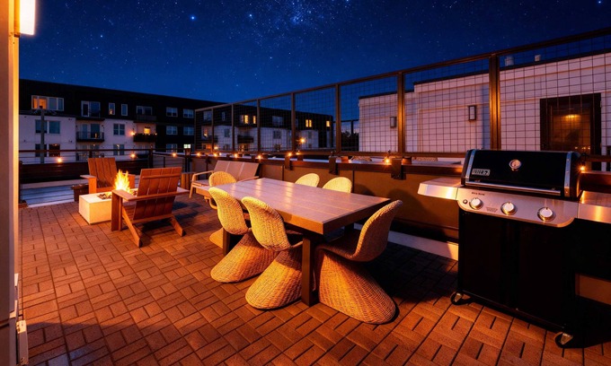 Talbot's Corner House | Fall rooftop fire pit, skyline views, private garage near Broadway