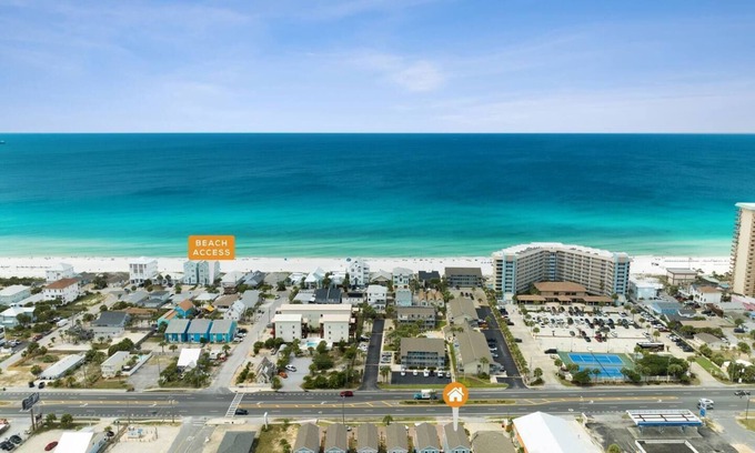 Holiday Beach House | FALL SALES! Lux 4BR - 4min walk to the Beach, BBQ, New PVT Hot Tub & FirePit