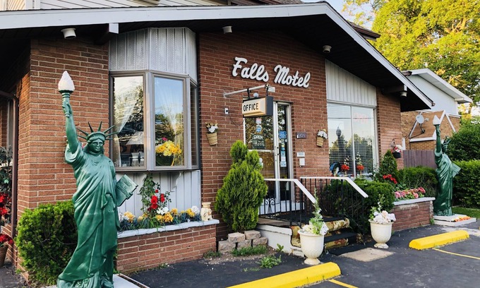 Niagara Falls Hotel | Falls Motel