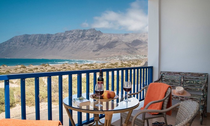 Caleta de Famara Apartment | Famara Views 1, facing the ocean