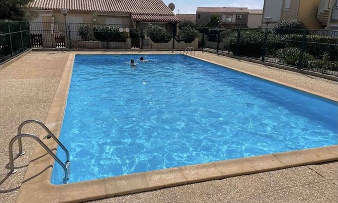 Saint-Pierre-la-Mer Apartment | Family Apartment with Pool, Tennis, and Private Parking Near Beach