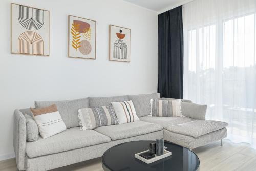 Nowe Miasto Apartment | Family Apartment in Poznań with 2 Parking Spaces, 3 Bedrooms and Balcony by Noclegi Renters
