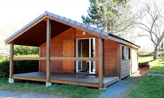 Treignat Cottage | Family chalet with terrace and camping activities