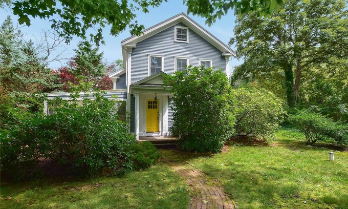 Wellfleet House | Family Compound walk to Downtown!