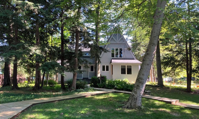 Glen Arbor Cottage | Family Cottage North Shore of Big Glen Lake