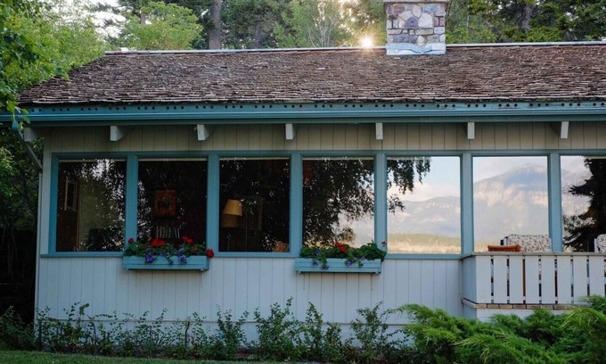 East Kootenay Cottage | Family Cottage Right on Lake Windermere