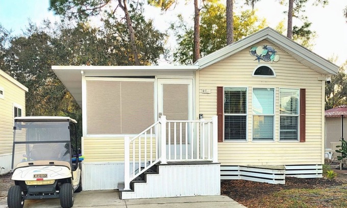 Braden River Cottage | Family cottage with private backyard