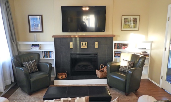 Chemainus House | Family & dog friendly, walk to beach & Old Town