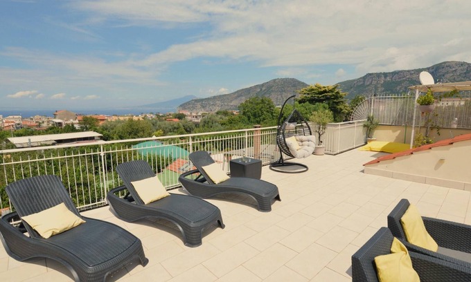 Sant'Agnello Apartment | Family flat with private parking