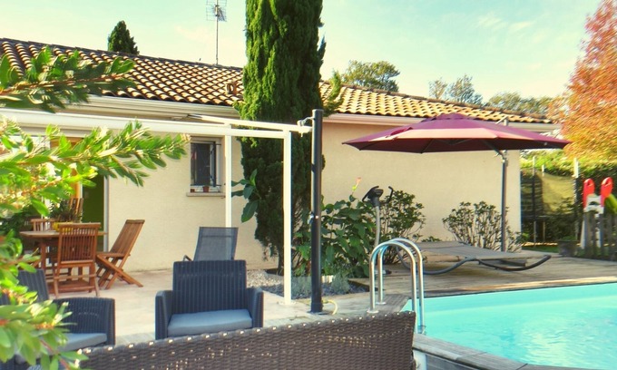 Saint-Vincent-de-Tyrosse House | Family house swimming pool garden 1000m² trampoline ping-pong basketball cleaning