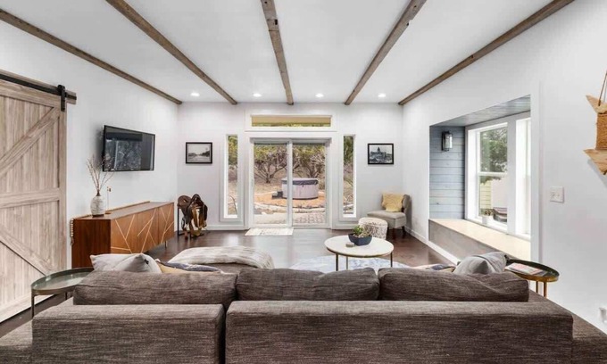 McNeil House | Family friendly | Hot Tub, Karaoke & Fire Pit