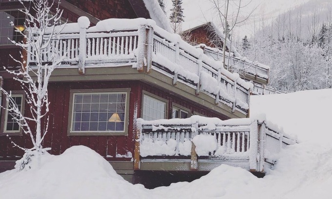 Golden House | Family friendly 2 bedroom + 1 bath (sleeps 5) townhouse at Kicking Horse Mtn