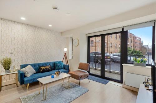 Bedford Apartment | Family Friendly 2BR in Bedford, Parking, Free Wi-Fi, Gym and Cinema room