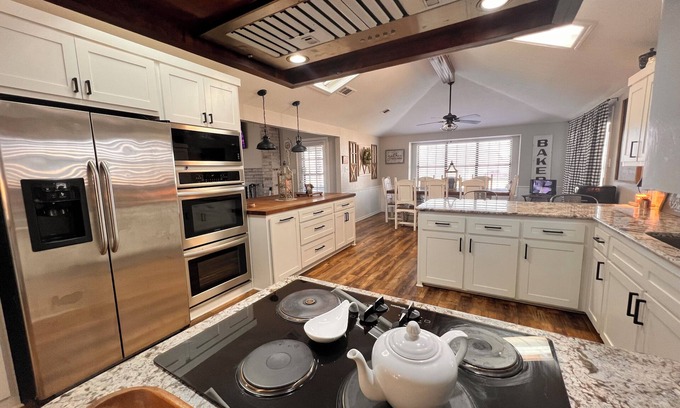 Midlothian House | Family friendly, 3-bedroom house in Midlothian with 1.3 acres, big patio, fishin