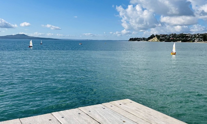 Murrays Bay Apartment | family-friendly 3BR flat by the bays - 3min walk to the beach