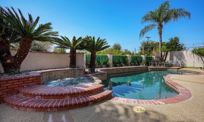 Northwest Anaheim House | Family Friendly Beautiful Decorated Pool Homenn