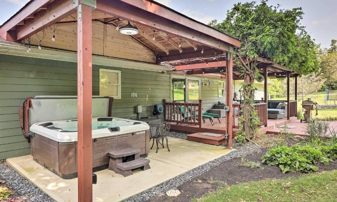 Brookville House | Family-Friendly Brookville Home with Hot Tub!