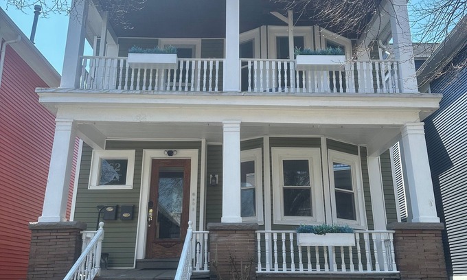 Albright Apartment | Family Friendly Chic 3 Bedroom Centrally Located in Buffalo NY
