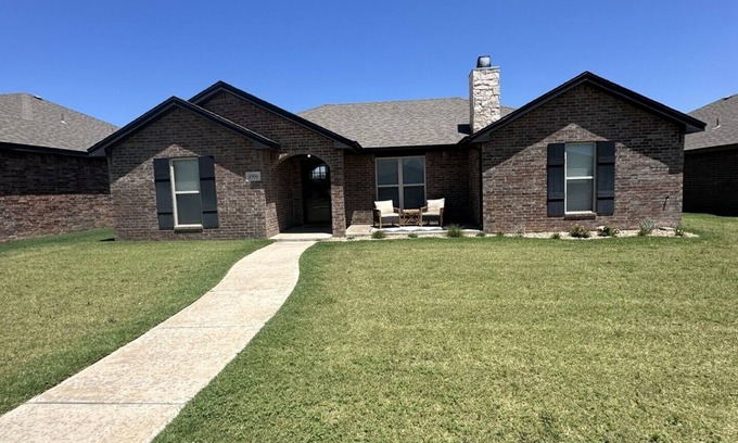 North by Northwest House | Family Friendly Close to Tech, Medical District